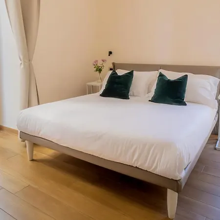 Musto & Νάπολη